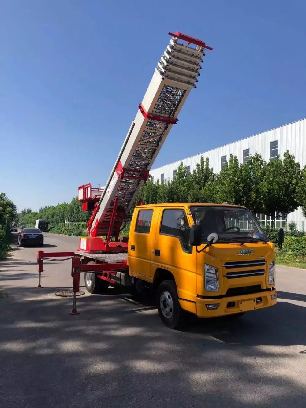 芜湖弋江附近的云梯车出租服务：轻松解决高空作业需求