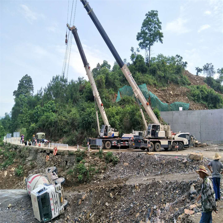 芜湖弋江汽车掉沟里叫吊车救援要多少钱